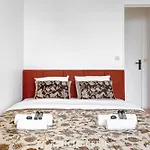 Cozy Haven In The Heart Of Buttes-chaumont